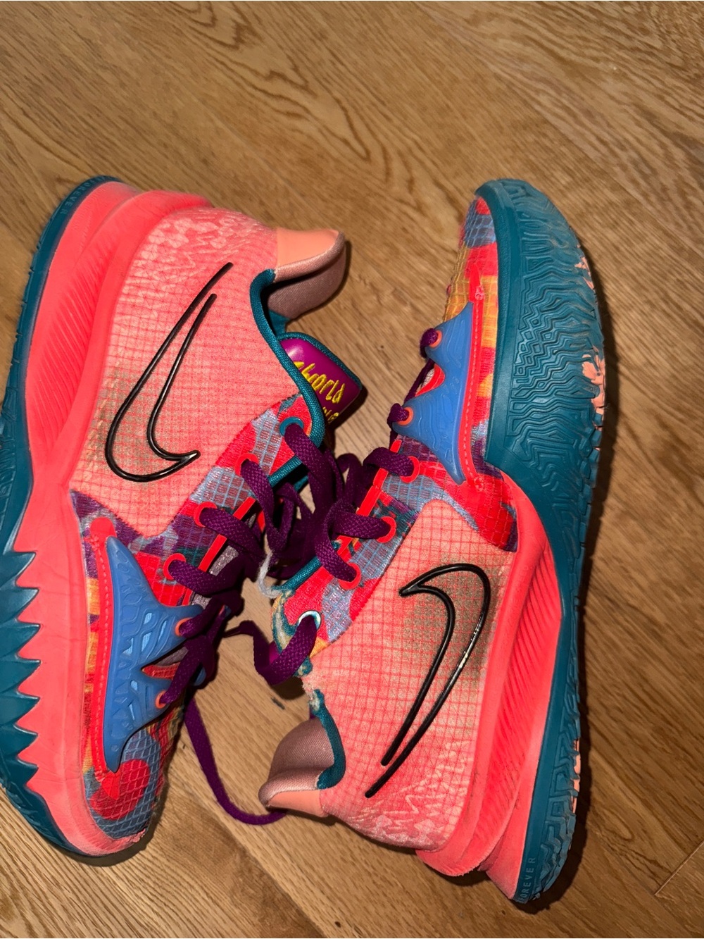 Nike Kyrie 4 EP Low 1 World 1 People